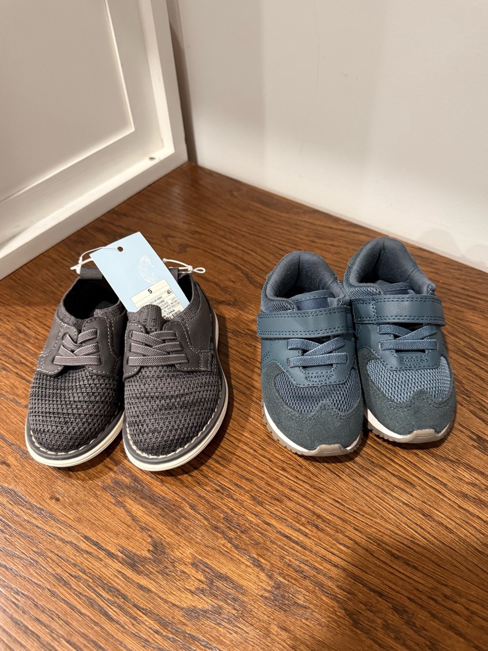 •Size 5 Cat and Jack Boys Shoes•